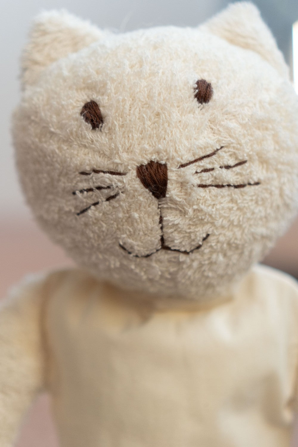 Heatable and Coolable Cuddly White Cat