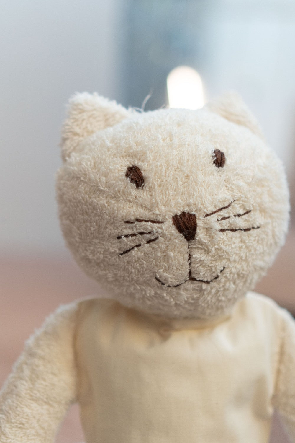 Heatable and Coolable Cuddly White Cat